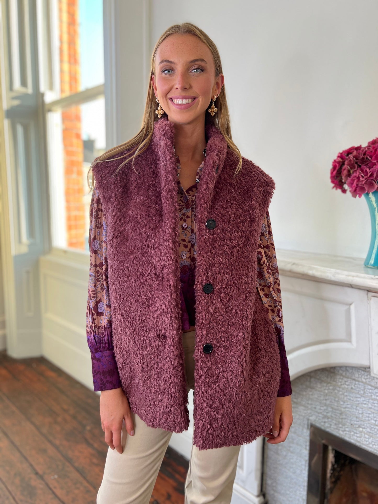 Faux Fur Sleeveless Gilet In Bordeaux