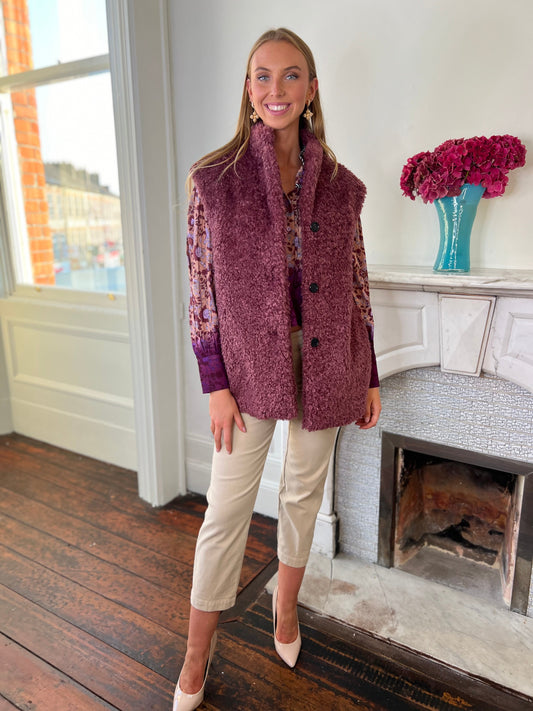 Faux Fur Sleeveless Gilet In Bordeaux