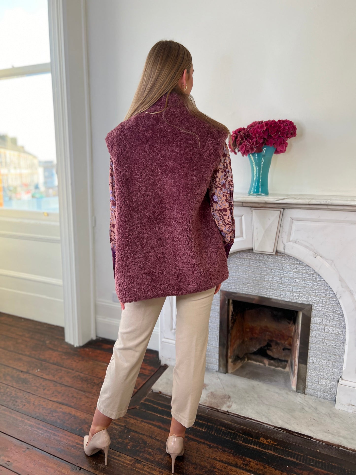 Faux Fur Sleeveless Gilet In Bordeaux