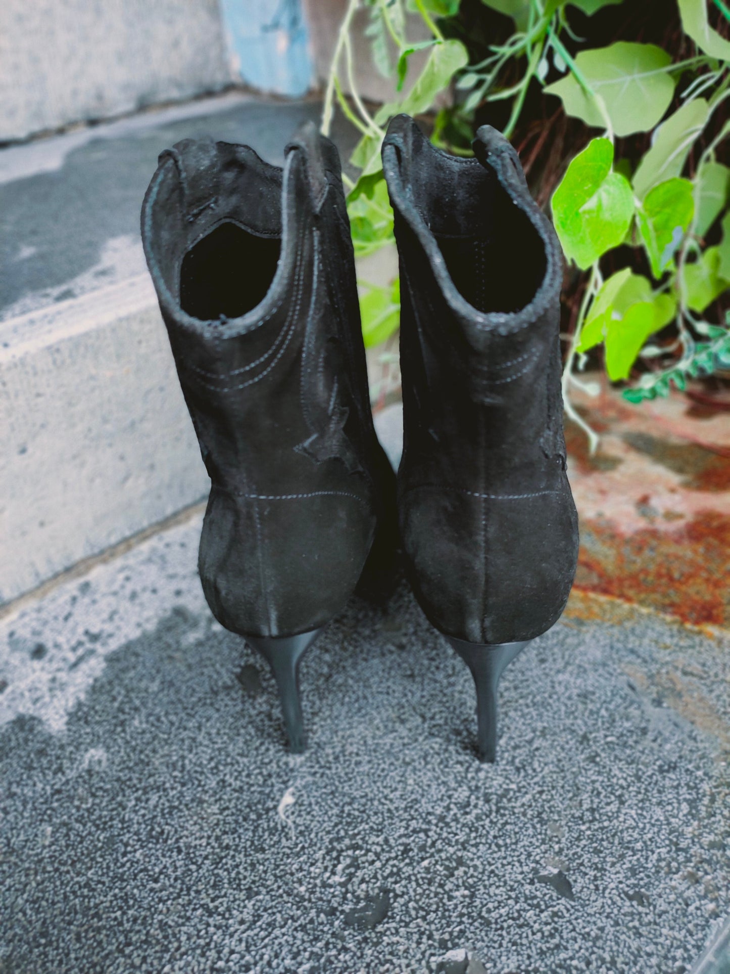 Caitlin Suede Boots Black